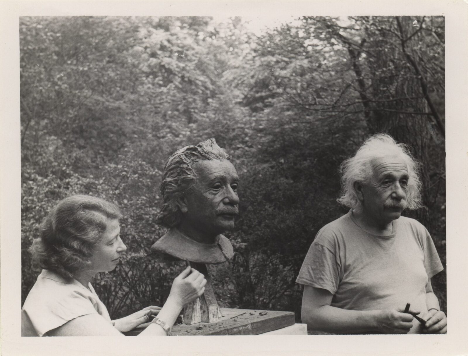 Einstein, Albert (1879-1955) und die Bildhauerin Gina Plunguian
